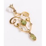 9 carat pearl and peridot set pendant, 2.4g