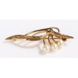 9 carat gold brooch, with three pearls set to a stylised leaf decorated scrolled bar, 4.1g