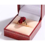 9 carat gold ring set with red paste, ring size R, 3.2g