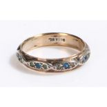 9 carat gold and silver ring set with green and blue paste, ring size Q, 2.7g