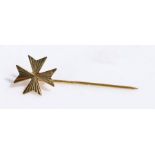 18 carat gold Maltese stick pin, 43mm long, 1.1g