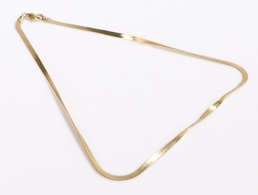 Gold coloured metal necklace, 42.5cm long, 6.1g