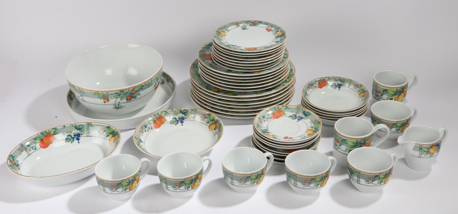 Wedgwood Home Eden pattern part dinner and tea service, consisting of seven dinner plates, six