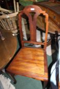 Two Edwardian mahogany side chairs, both with pierced splats raised on cabriole legs, one chair