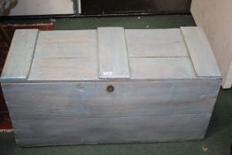 Pale blue painted chest, 88cm wide