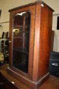 Victorian mahogany display cabinet with marquetry inlay, the glazed door opening to reveal two