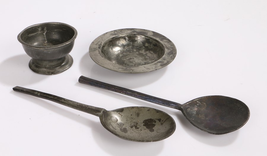 Collection of pewter, to include a spice dish, a table salt, and two spoons with touch marks, the