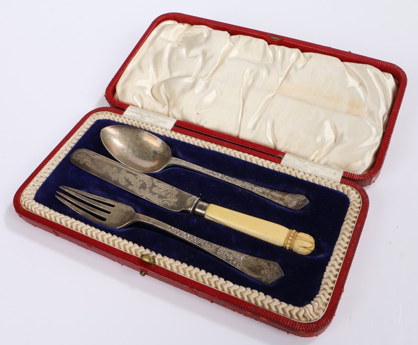 Edward VII Silver Christening set, Sheffield, 1902, maker Coopers Brothers & Sons Ltd, consisting of