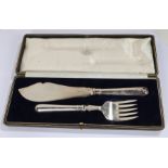 Set of silver plates fish servers, maker Goldsmiths and Silversmiths Company Ltd. with old English
