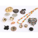 Collection of costume jewellery, to include brooches and a bracelet, also with a silver cap