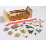 A collection of costume jewellery to include brooches and necklaces housed in a box