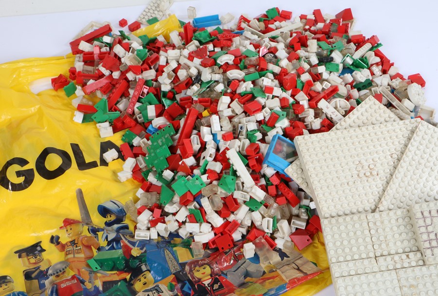 Extensive collection of 20th Century Better Builder bricks (qty)