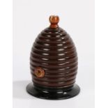 20th Century treen string box, in the form of a beehive, 12.5cm high
