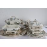 Extensive B&B "Richmond" pattern dinner service, to include soup tureen, ladle, cover and stand,
