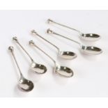 Set of six George V silver spoons, Sheffield 1929, maker Cooper Brothers & Sons Ltd, the seal tops