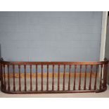 Victorian pitch pine pulpit handrail, each rail connected by turned spindles, approx. 270cm long x