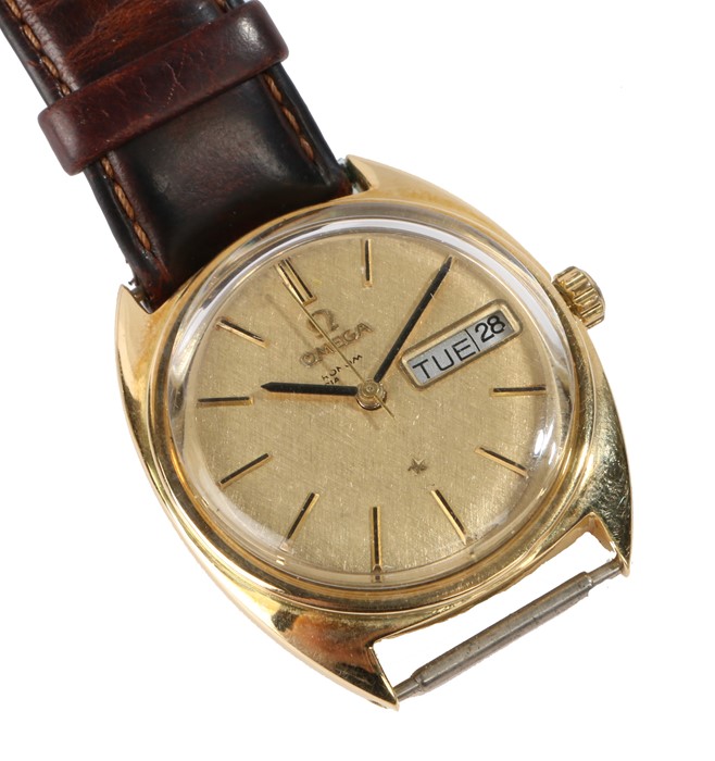 Omega Constellation 9 carat gold gentleman's wristwatch, circa 1969, the signed linen effect dial