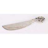 Sterling silver paper knife, with curved blade and pierced foliate handle, 13cm long, 1oz