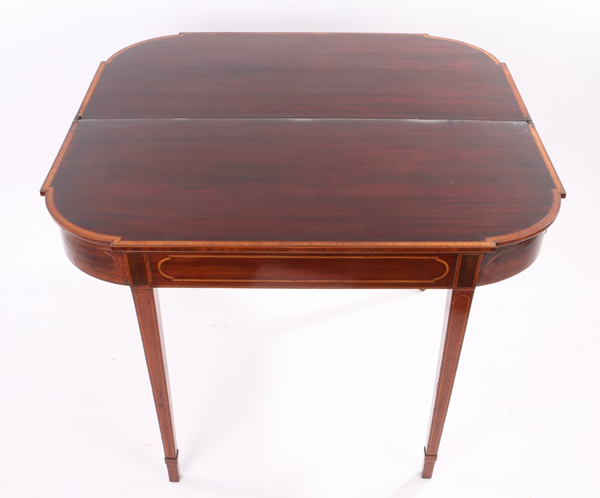 Regency mahogany tea table, the rectangular top with satinwood crossbanded edge and bowed corners - Image 2 of 2