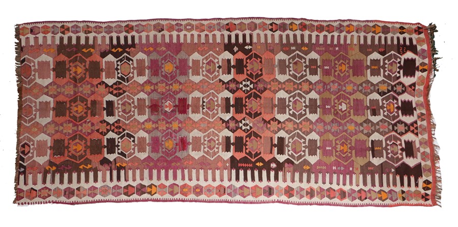 Old Darabi Kilim rug, with hexagonal lozenge pattern central field, 270cm x 124cm