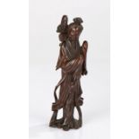 19th century Chinese hardwood carving of Guanyin, 18cm high