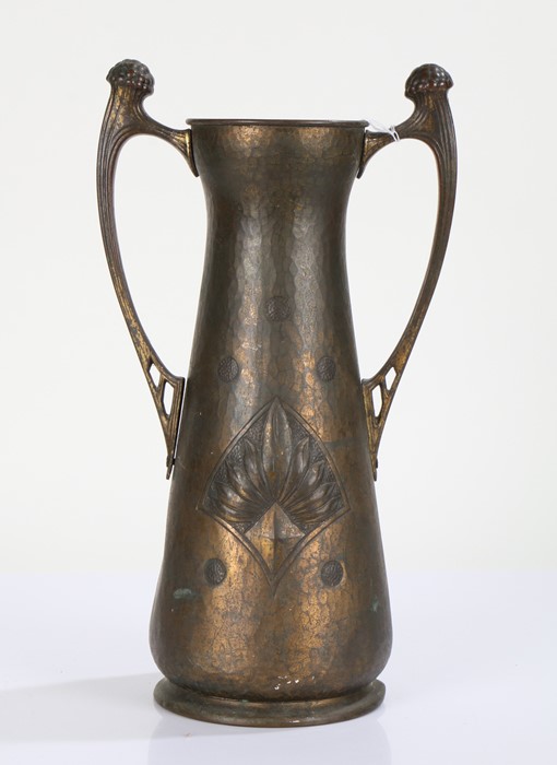 Aug. Dannhauer Chaudronnier, Geneve, Art Nouveau brass vase, having curved carrying handle either