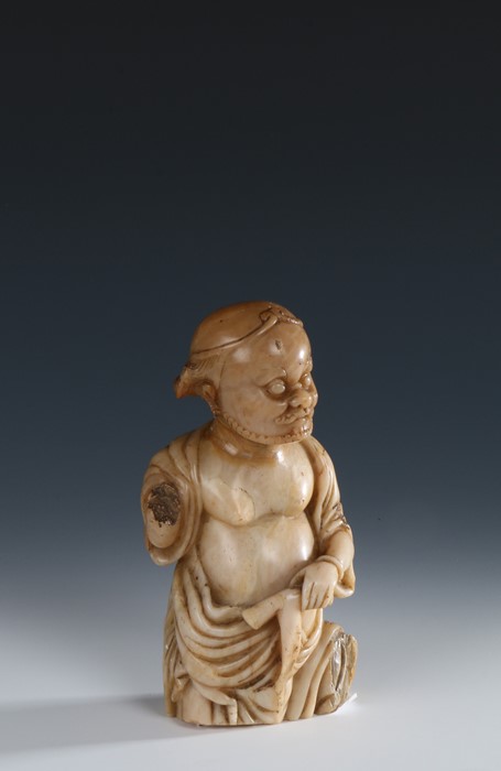 Interesting Chinese Qing Dynasty soapstone figure of Li Tieguai, (17th/18th Century) with bead