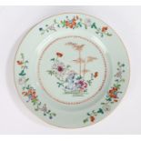 Chinese famille rose porcelain plate, Qing Dynasty, late 18th Century, the centre of the plate