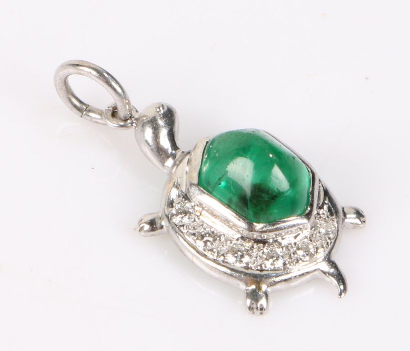 18 carat white gold, emerald and diamond pendant in the form of a tortoise, the carapace set with an