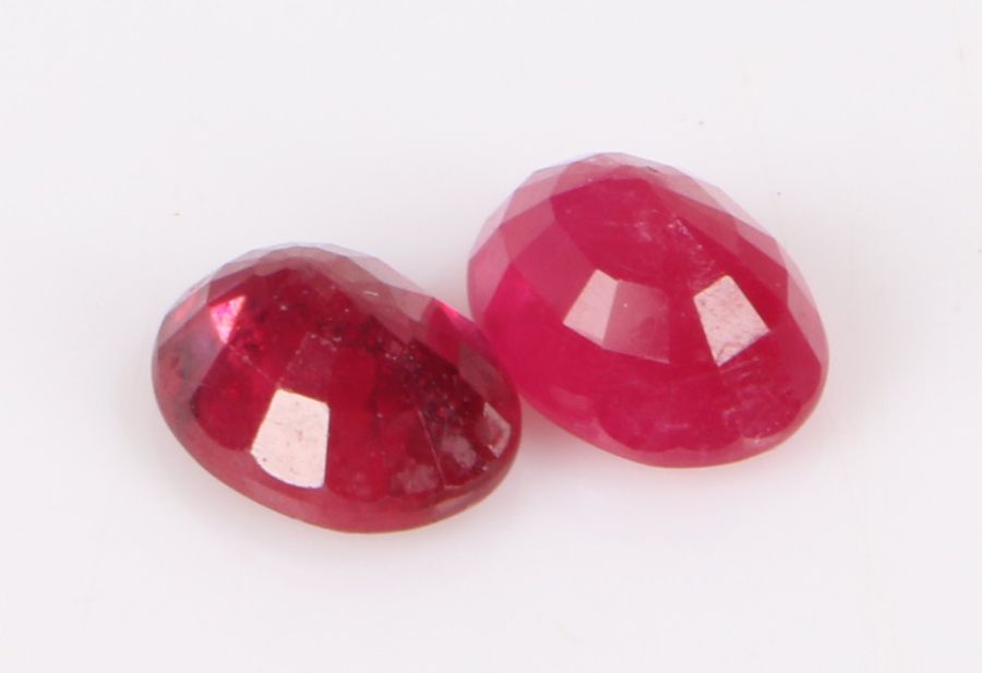 Two unmounted rubies, at a total of 3.58 carats, (2)