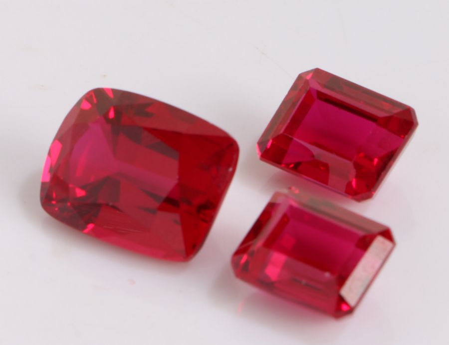 Three facet cut garnets, 46.35ct (3)