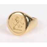 Gentleman's 18 carat gold signet ring, with a Rampart lion to the seal head, 18.4 grams, ring size