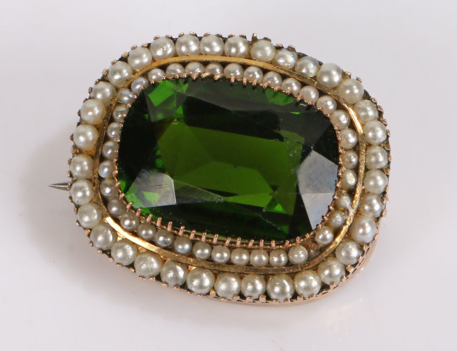 Pearl set brooch, with a central facetted green stone, 27mm diameter