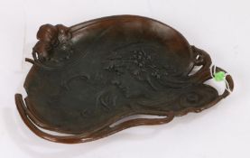 Art Nouveau bronze dish, depicting a young lady with acanthus decoration, 17cm wide