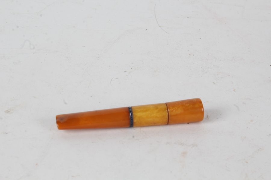 Art Deco style amber cheroot holder, inset with a band of sapphires, 8.5cm long - Image 2 of 2