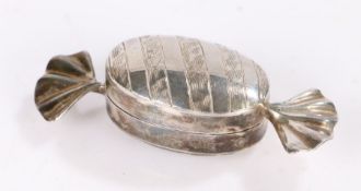 Silver sweet form box and cover, London, gross weight 15.3g - 13.08.21 VENDOR TO COLLECT ITEM, IN