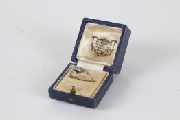 18 carat gold ring with three platinum set diamonds, ring size O, 2.3g