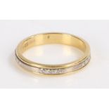 18 Carat Gold and white Gold band, gross weight 2.6g