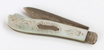 Victorian silver and mother of pearl handled fruit knife, Sheffield 1852, maker probably