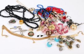 Collection of costume jewellery to include necklaces and a watch - VENDOR TO COLLECT 13.08.21-IN