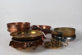 Mixed copper and brassware, to include a large saucepan, two copper bowls, chamberstick, brass