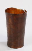 19th Century decorated horn beaker, etched with a hunt and hounds, a house in the distance, 10.5cm