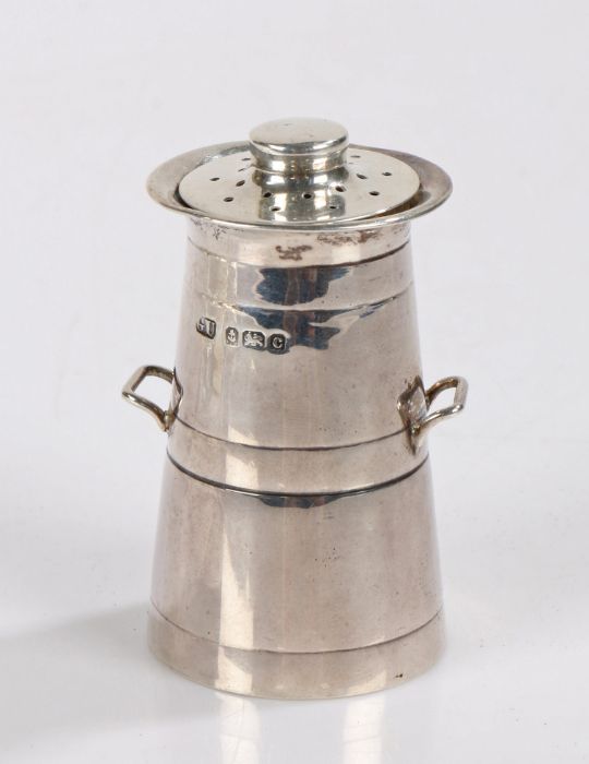 Edward VII silver novelty pepperette, Birmingham 1902, maker George Unite, modelled as a milk churn, - Image 2 of 2