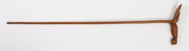 Austral Islands hardwood prestige stick, the handle carved as a stylised a bird, 85cm long