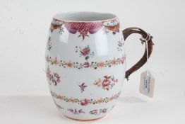 Late 18th/early 19th century Chinese export porcelain mug, with polychrome painted pink and purple