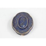Chinese porcelain bead, the shaped bead with gilt decoration and character marks to the centre, with