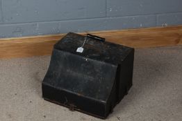 Early 20th century Underwood typewriter, housed within a black lacquered metal case