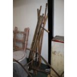 Collection of garden tools, to include rakes, pitchforks, hoe, branch etc. (10)