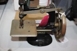 1910 to 1914 1st series Singer 20 toy sewing machine with 4 spoke handwheel. No box.