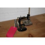 1910 to 1914 1st series Singer 20 toy sewing machine with 4 spoke handwheel. In original box, base